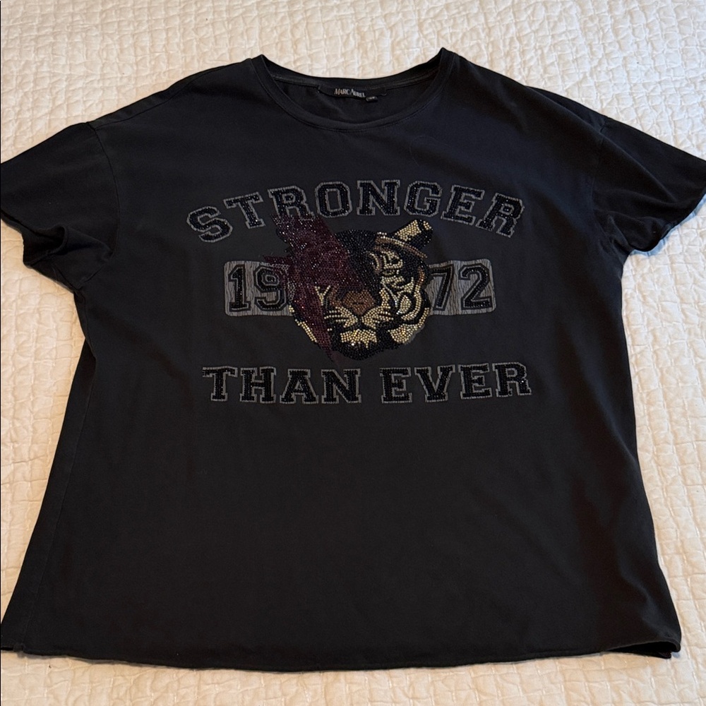 Women’s graphic t